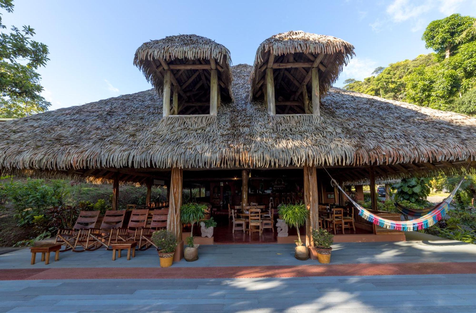 Luna Lodge Carate Ngoại thất bức ảnh